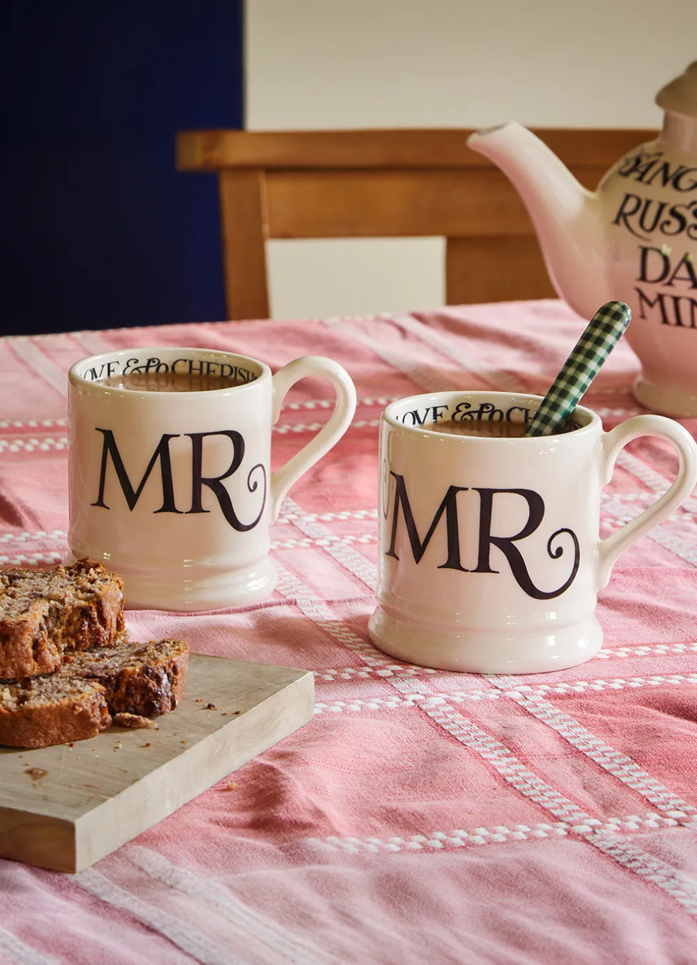 Black Toast 'Mr & Mr' Set of 2 1/2 Pint Mugs Boxed
