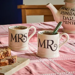 Black Toast 'Mr & Mrs' Set of 2 1/2 Pint Mugs Boxed