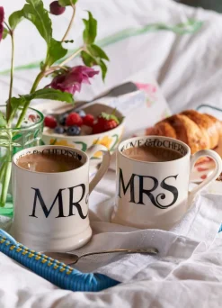 Black Toast 'Mr & Mrs' Set of 2 1/2 Pint Mugs Boxed