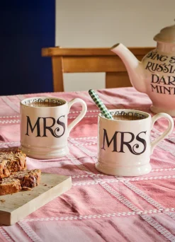 Black Toast 'Mrs & Mrs' Set of 2 1/2 Pint Mugs Boxed