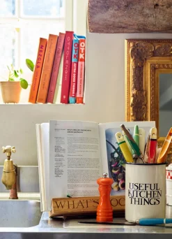 Black Toast Wooden Recipe Stand