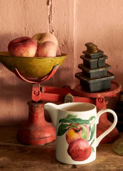 Peaches Medium Straight Jug