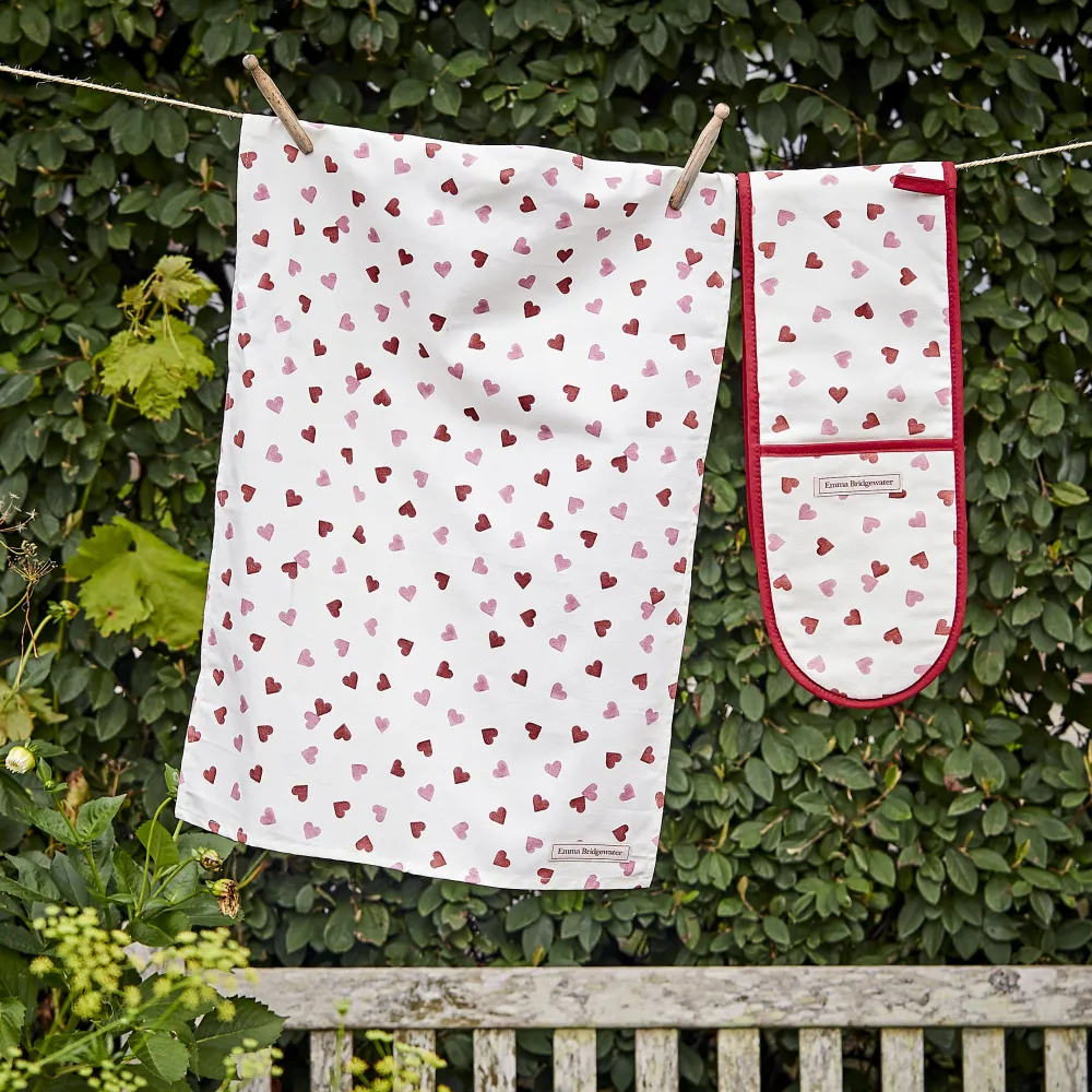 Pink Hearts Tea Towel & Double Oven Glove Set