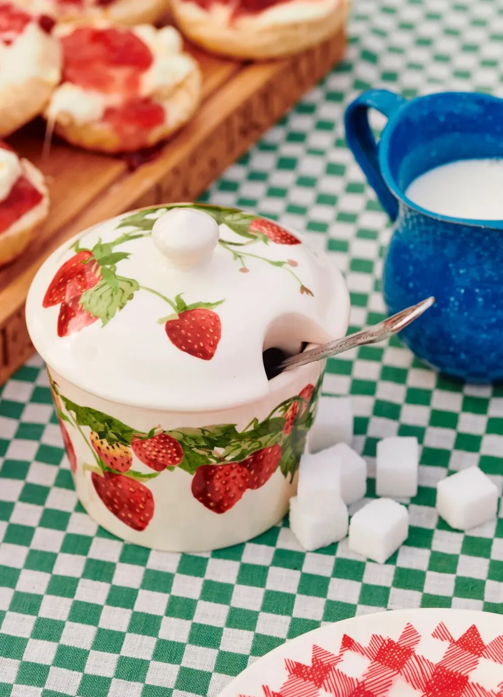 Strawberries Large Sugar Pot