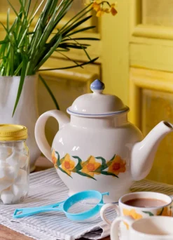 Windblown Daffodils 4 Mug Teapot