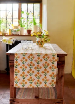 Windblown Daffodils Runner